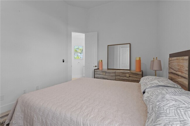 Building Photo - 2417 Cape Coral Pkwy W