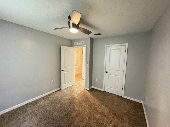 Building Photo - Your Dream Home Awaits in the Heart of Dav...