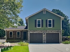 Building Photo - 131 Lake Run