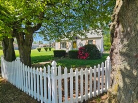 Building Photo - 1801 Sandwith Ave SW