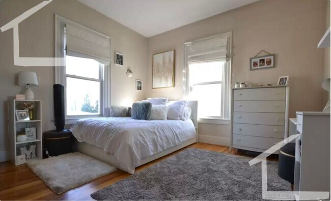 Building Photo - 9/1/26 Renovated Wadsworth St 4BR/2BA, cen...