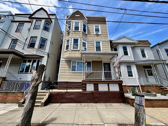 Primary Photo - 359 Ave E
