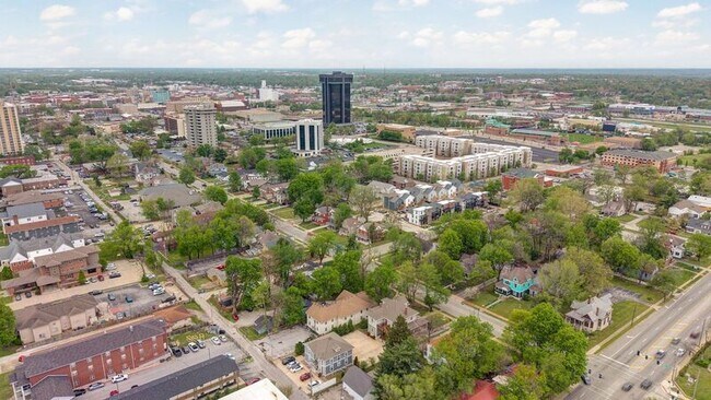 Building Photo - 1147 E Elm St