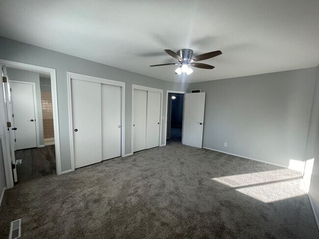 Building Photo - Home For Rent Bellevue.