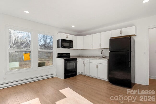 Building Photo - 266 Moore Dr NW