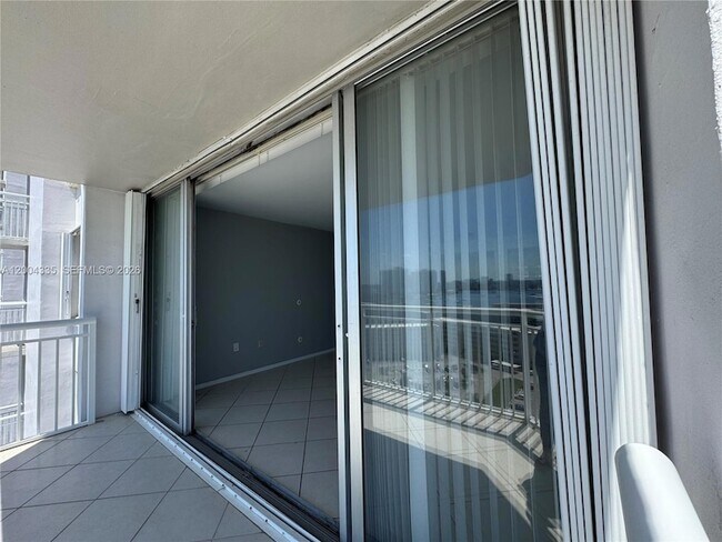 Building Photo - 18041 Biscayne Blvd