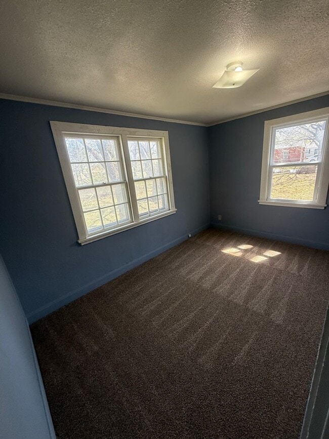 Building Photo - 2BD Pet Friendly Near Trooper Gate