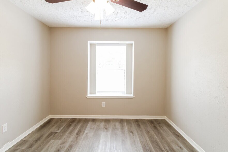 Building Photo - 1807 Oakwell Ln