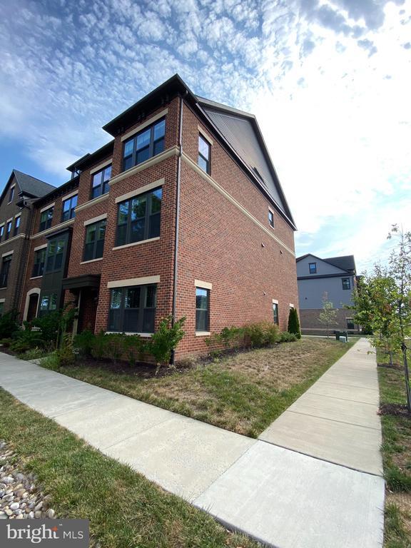 Building Photo - 22367 TrailView Crossing Terrace