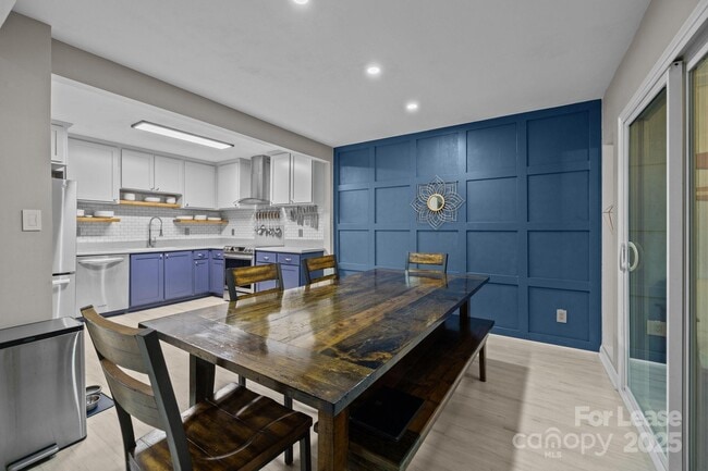 Building Photo - 222 Riverview Terrace