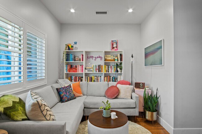 Building Photo - 6835 Aldea Ave