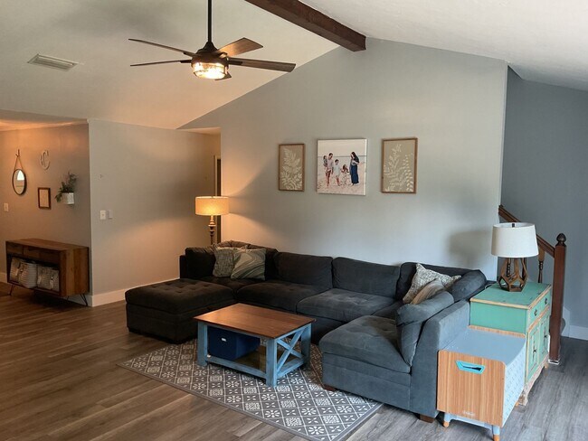 Building Photo - Spacious & Stylish Home in Bluewater Bay!