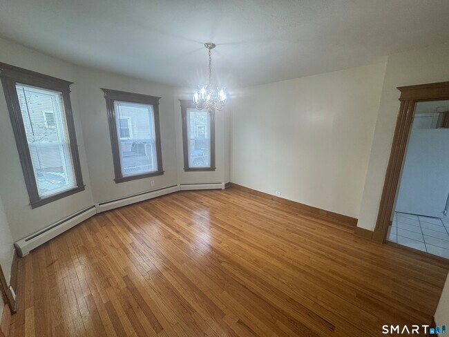 Building Photo - 110 Adelaide St