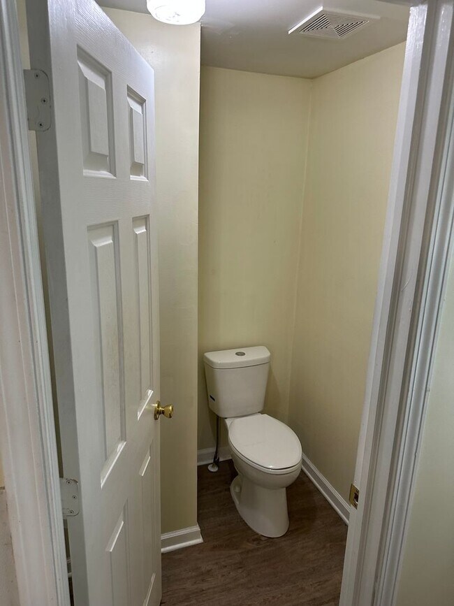Building Photo - 523 Hilltop Dr