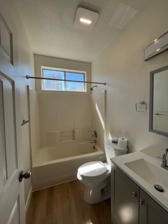 Building Photo - 2065 Banjo Dr