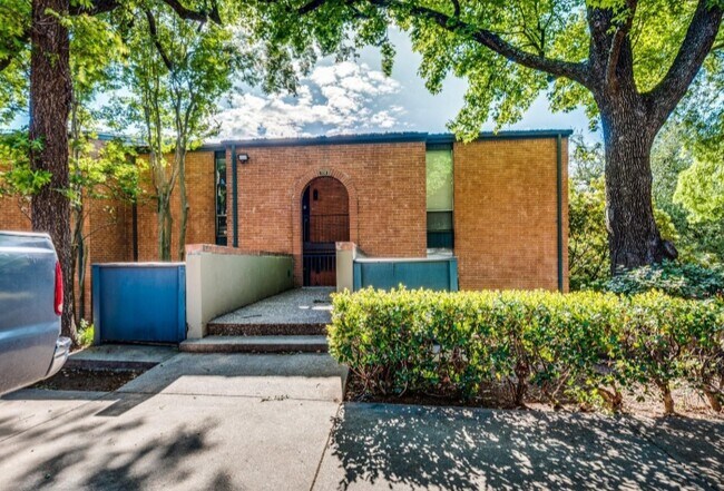 Front building view - 500 E Avenue J