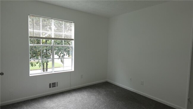 Building Photo - 9176 Greenwood Dr