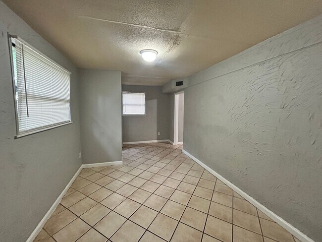 Building Photo - 4/2 Westside Home on Corner Lot with Fence...
