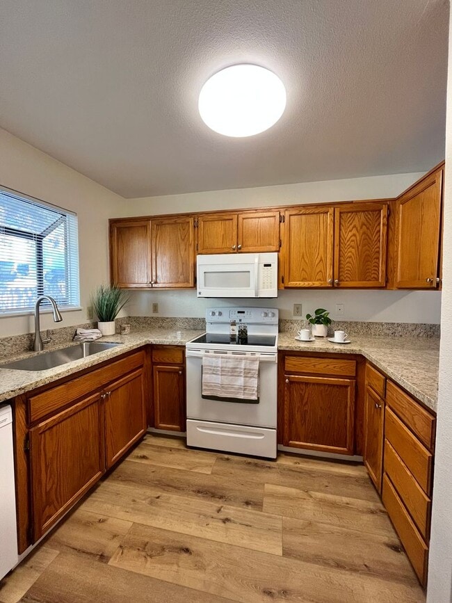 Primary Photo - 2 Bedrooms 1.5 Bathrooms in Northwest Reno