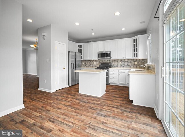 Building Photo - 44163 Azalea Ct