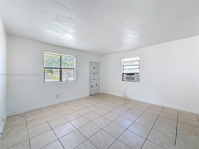 Building Photo - 2419 NW 6th Ct
