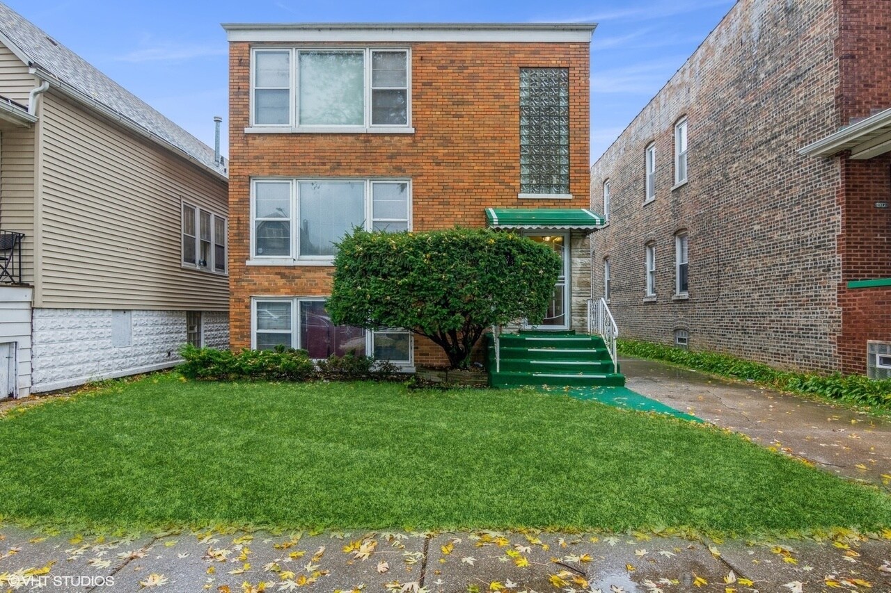 Apartment complex - 8113 S Exchange Ave