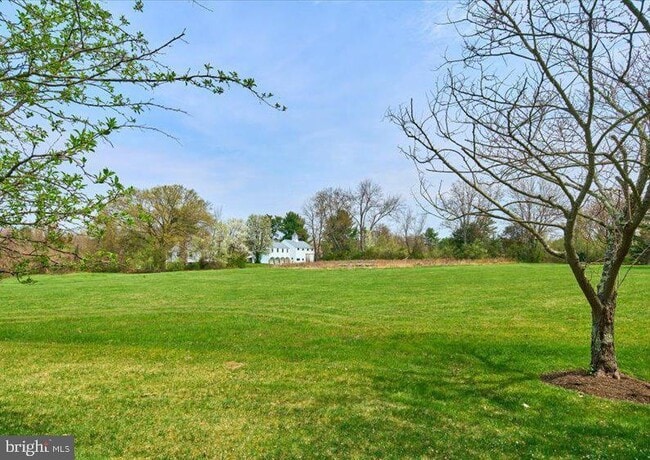 Building Photo - 12 Windermere Way