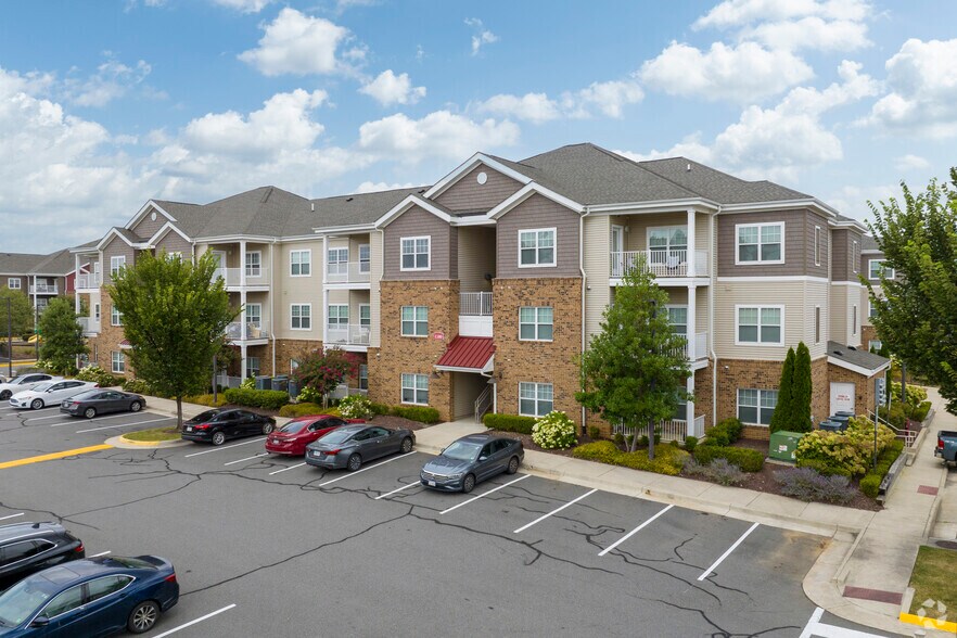 Building Exterior - Valor Apartment Homes