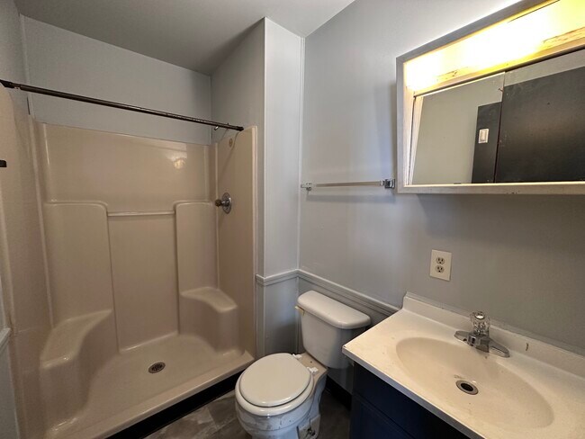 Building Photo - 301-3 Victor-