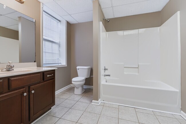 Building Photo - Flagstone Drive