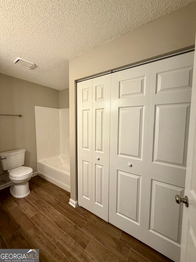 Building Photo - 440 Admiral's Walk Dr