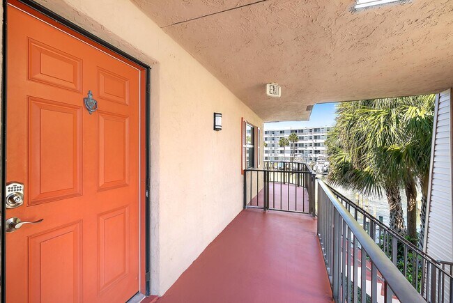 Building Photo - 135 Shore Ct