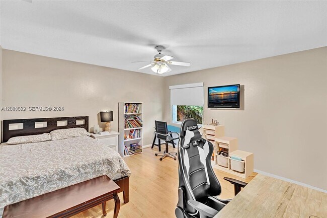 Building Photo - 3877 Bimini Ave