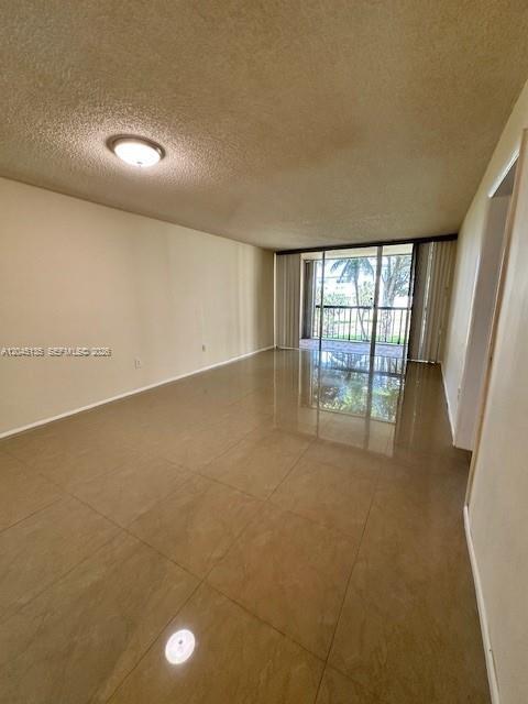 Building Photo - 10845 SW 112th Ave