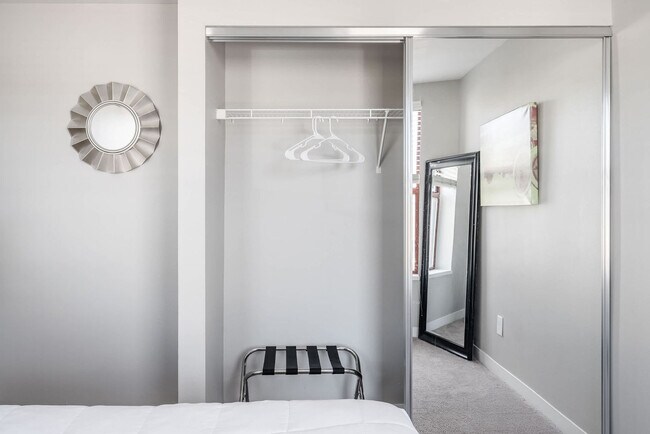 Building Photo - 615 N East St