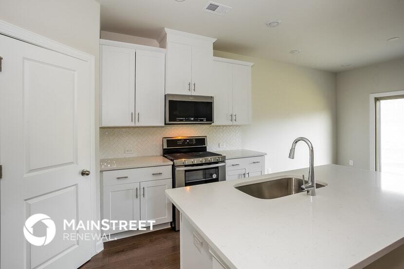 Building Photo - 4015 Honey Locust Dr