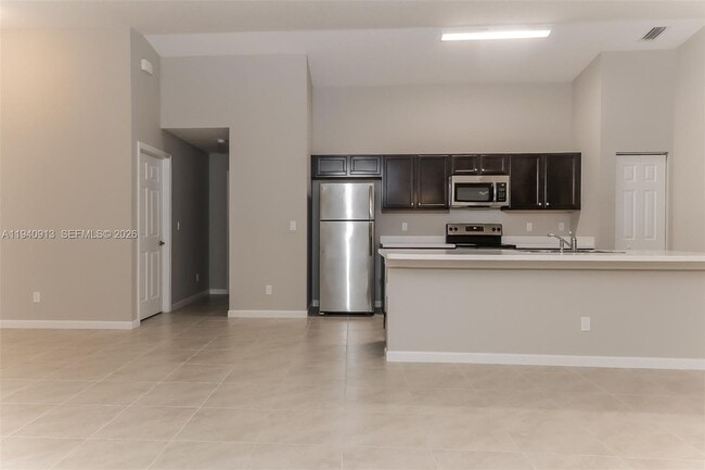 Building Photo - 873 SW Saltonstall Terrace