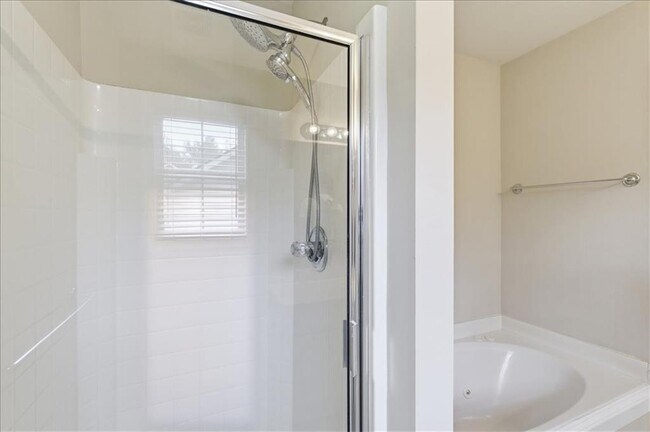 Building Photo - 3199 Liberty Commons Dr NW