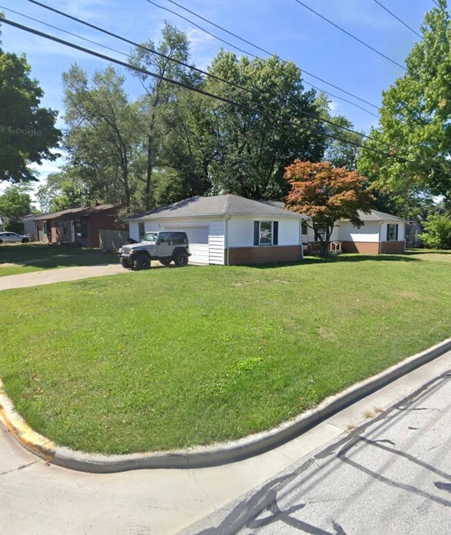 Building Photo - 201 W Navajo St