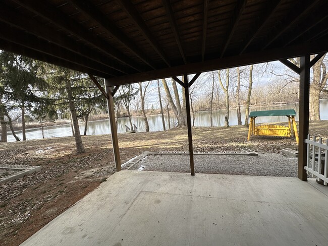 Covered patio overlooking the lake - 1052 Lakeshore Dr