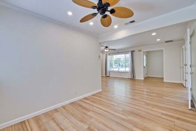 Building Photo - Single Story Gem in Saratoga! Quaint 3 BR 1.5 BA Home Ready for Occupancy with Air Conditioning &...