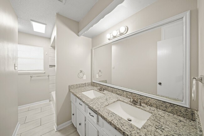 Building Photo - 1123 Marne Ln