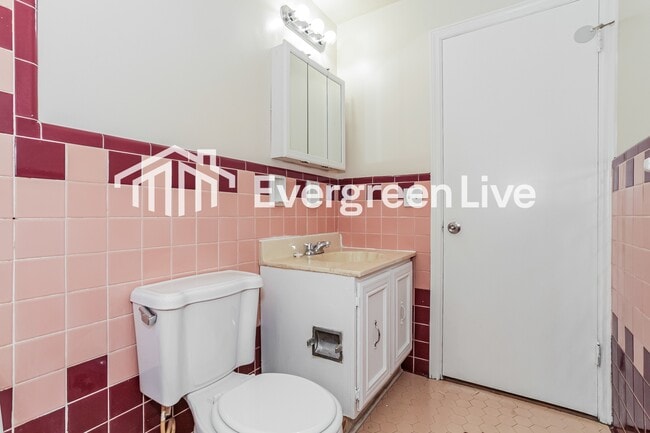 Building Photo - 2448 Banning Rd