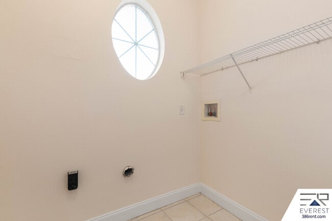 Building Photo - 7 Robin Pl