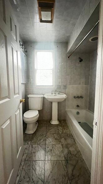 BATHROOM - 197 Myrtle Ave