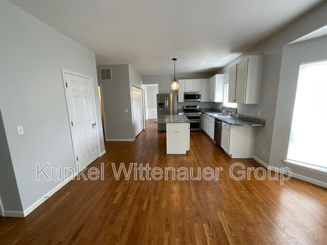 Building Photo - 2244 Haverford Dr