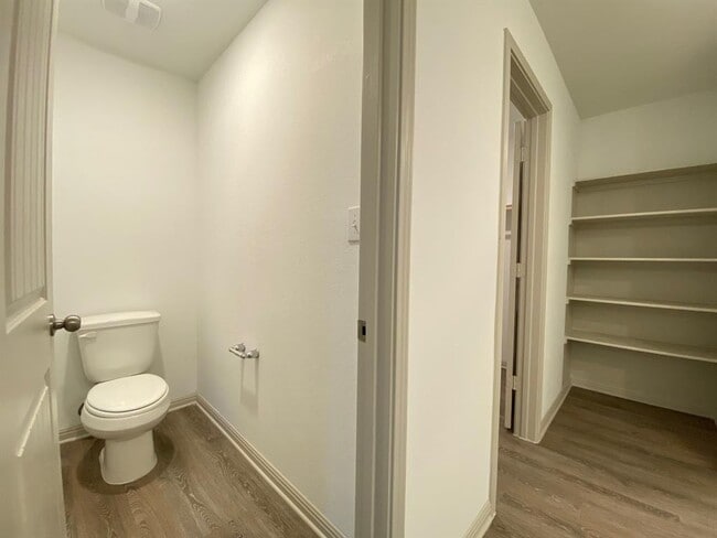 Building Photo - 202 Sweetwater Crk Ln