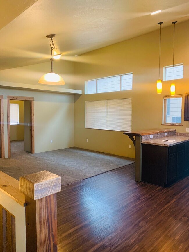 Building Photo - 4404 Deveraux Pl