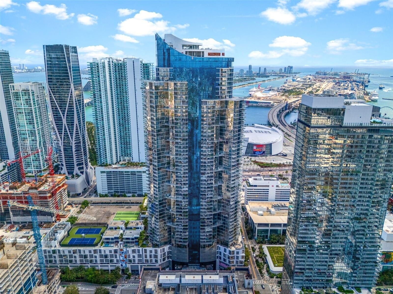 Building Photo - 851 NE 1st Ave