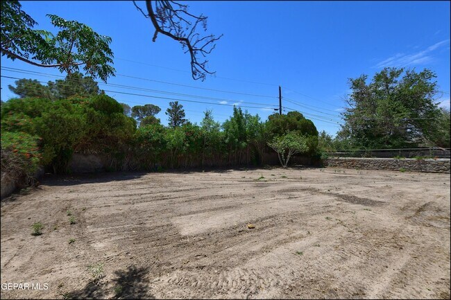 Building Photo - 408 Crane Ave